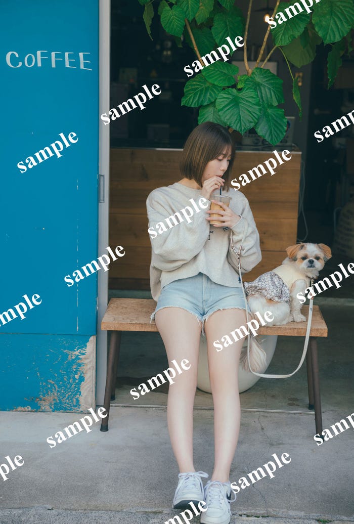 ⾼本彩花1st写真集「僕の記憶の中で」コーチャンフォー特典ポストカード/撮影:東 京祐 (C)KOBUNSHA