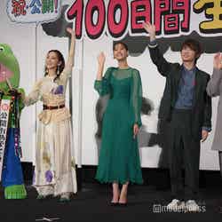 （左から）ファーストサマーウイカ、新木優子、神木隆之介、中村倫也（C）モデルプレス