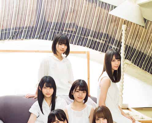 けやき坂46、純白衣装で色白素肌あらわ “ふーふー顔”も披露