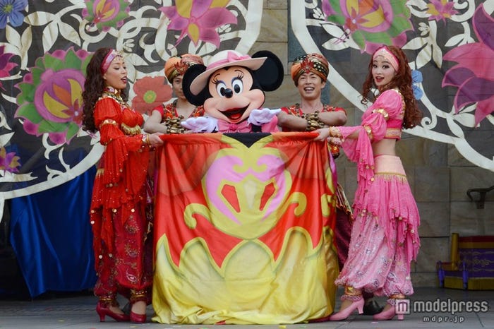 ディズニーシー、ミニショー「スプリングタイム・サプライズ」/ミニー早着替え