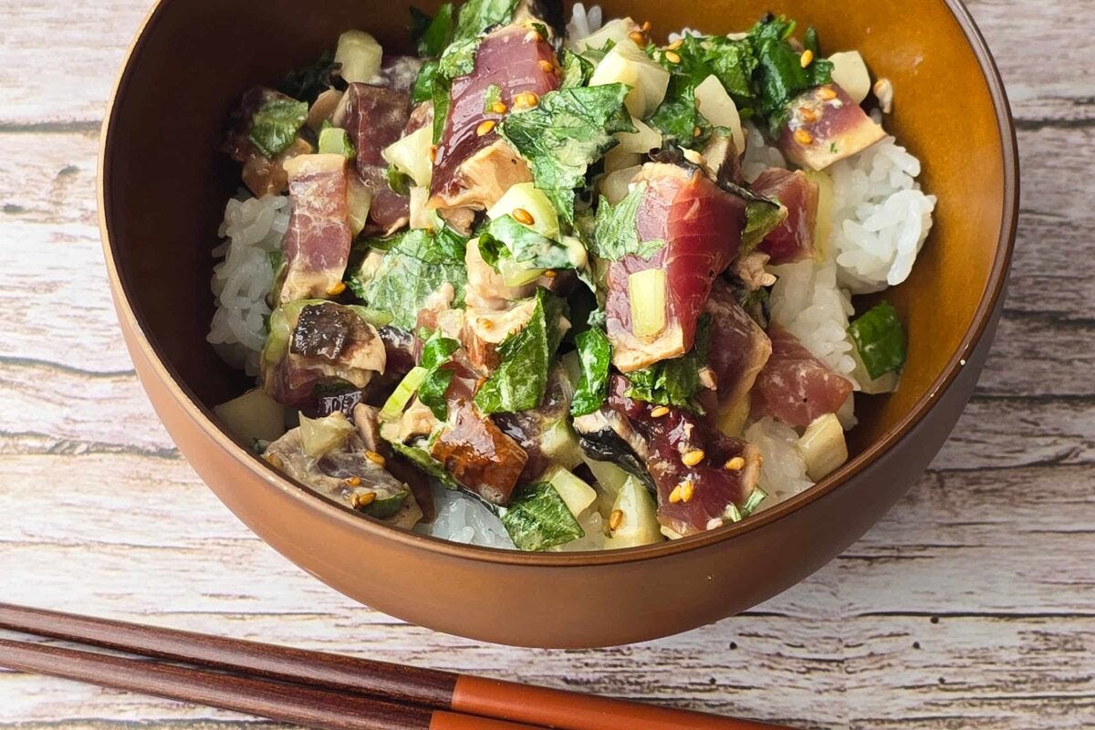 かつおのたたきと⽟ねぎのタルタル丼