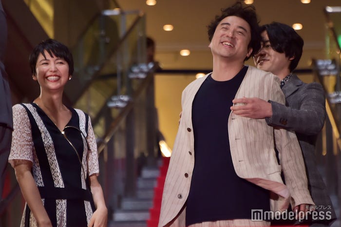 長澤まさみ、ムロツヨシ、山田孝之 (C)モデルプレス