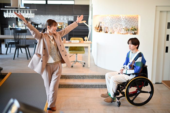 内田理央、宮世琉弥「問題物件」第9話より(C)フジテレビ
