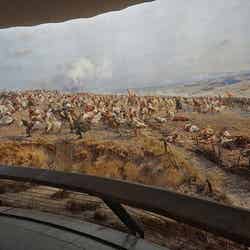 足元まで作品が迫ってくる