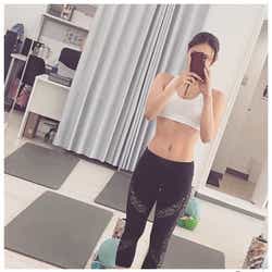 モデルプレス - 秋元才加の美くびれに称賛の声「食べないダイエットはしません」体型維持法明かす
