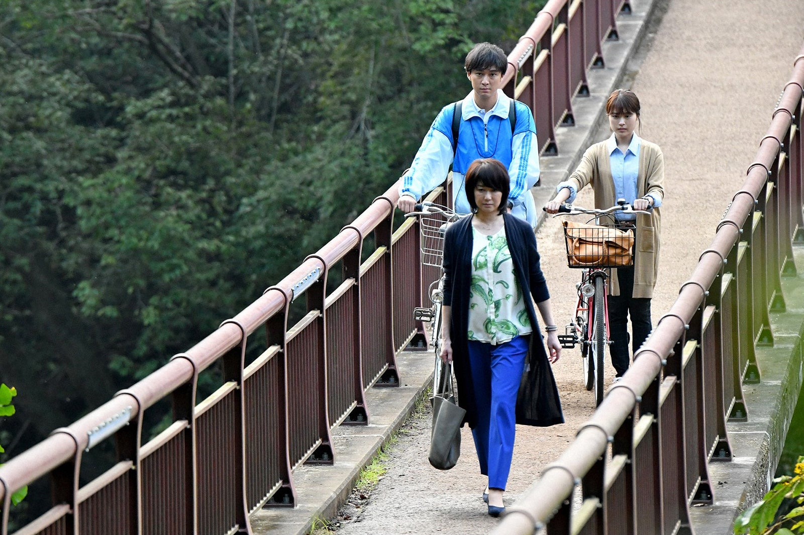 渡辺大、有村架純、夏川結衣／「中学聖日記」第8話より（C）TBS