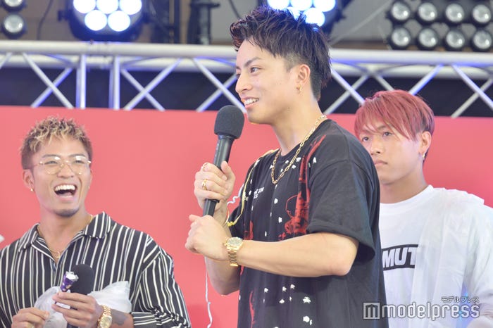 サプライズに放心状態の白濱亜嵐 (C)モデルプレス