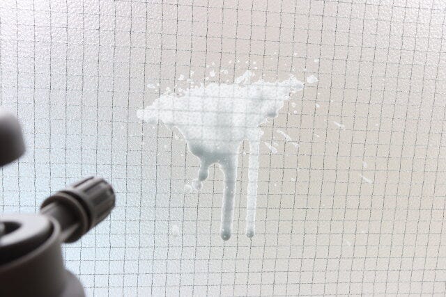 ダイソー　お掃除用大容量スプレー（2L、泡タイプ）　使用例