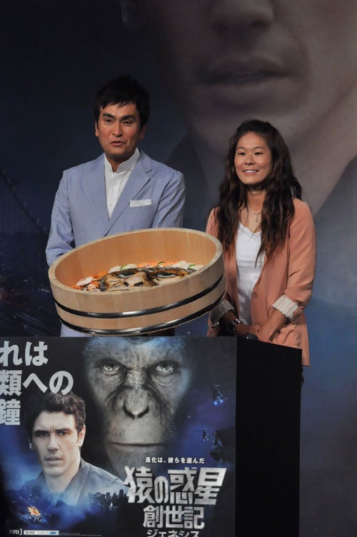 （左から）石原良純、澤穂希© 2011 Twentieth Century Fox Film Corporation