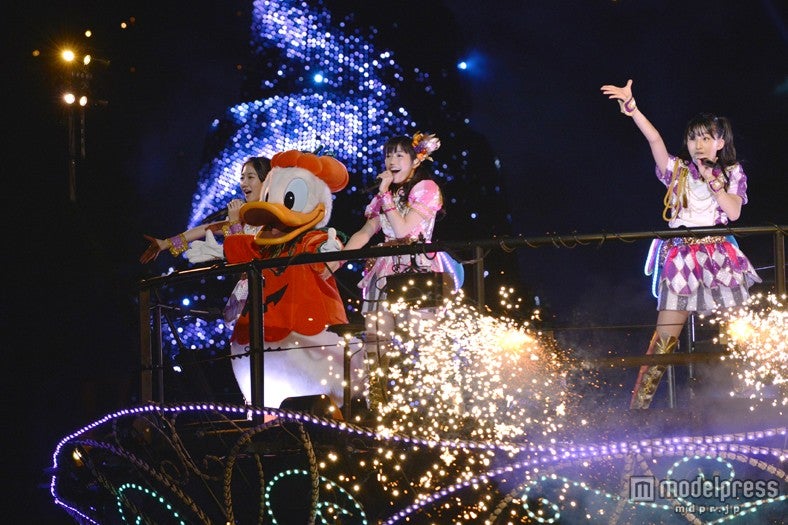 スペシャルショー「Halloween Party with AKB48」／（C）Disney