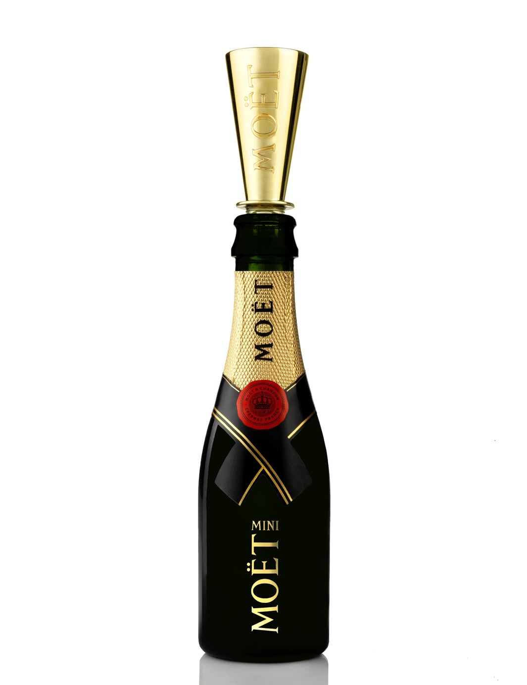 飲み口にミニフルートを付けて味わう「モエ アンペリアル ミニ モエ（200ml）」