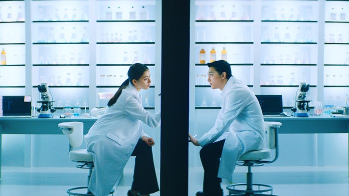 (左から)新木優子、吉沢亮