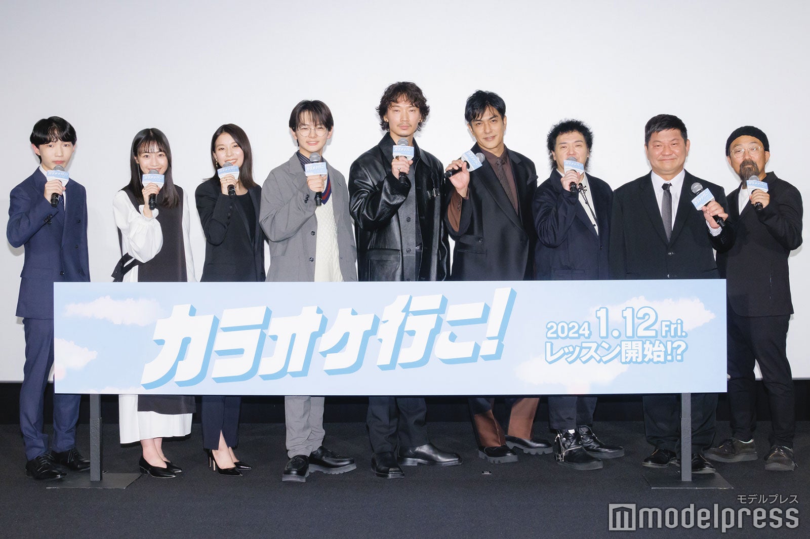 （左から）後聖人、八木美樹、芳根京子、齋藤潤、綾野剛、北村一輝、やべきょうすけ、チャンス大城、山下敦弘監督（C）モデルプレス