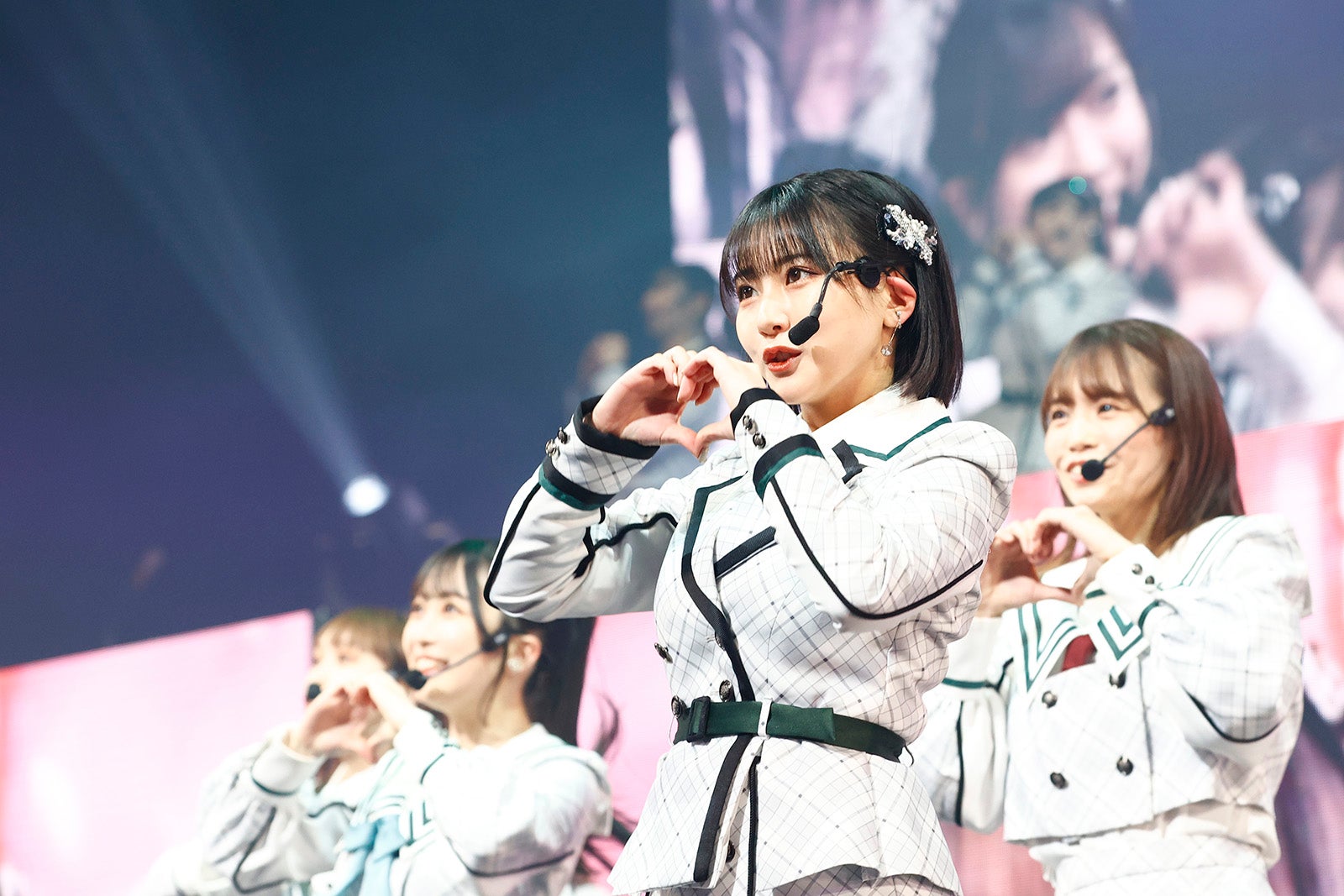 通販でクリスマス HKT48矢吹奈子、初センター最新曲サプライズ披露 6期生お披露目 アイドル