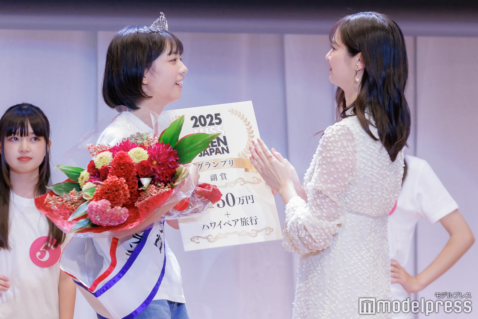 増田有沙、新川優愛（C）モデルプレス