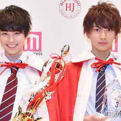 「男子高生ミスターコン2016」グランプリ本田響矢（左）、準グランプリ那須泰斗（右）