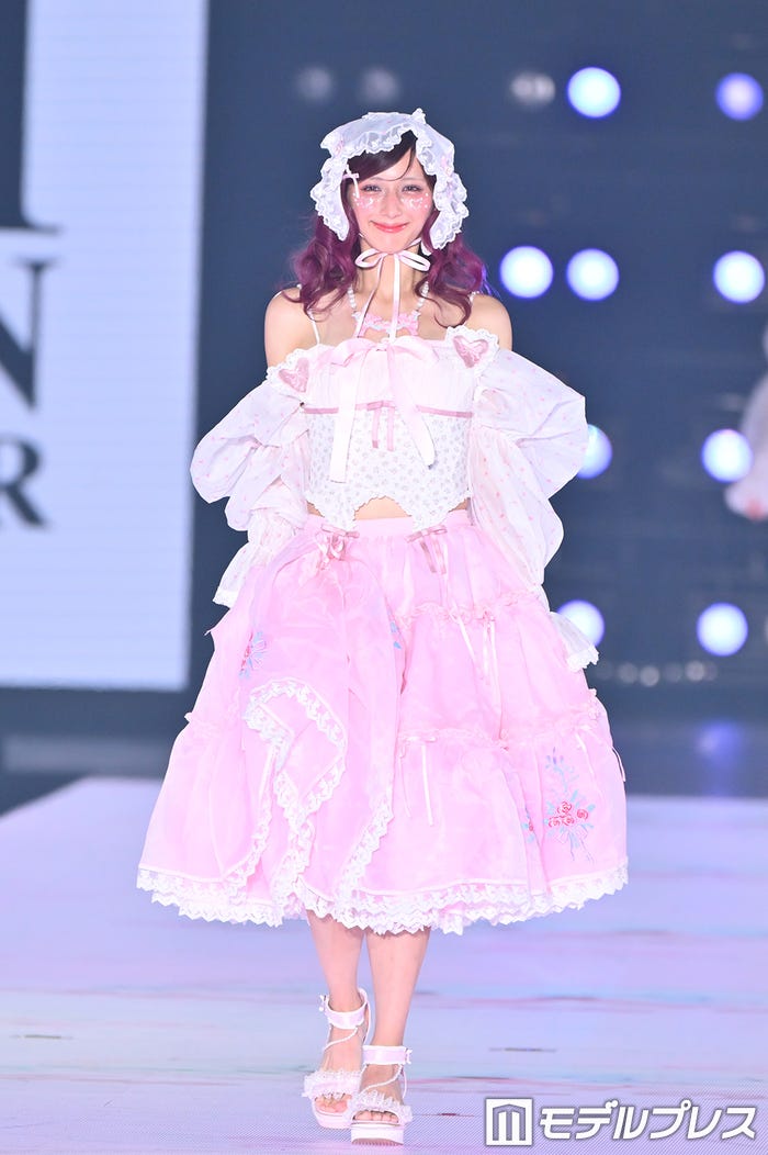 しなこ(C)モデルプレス