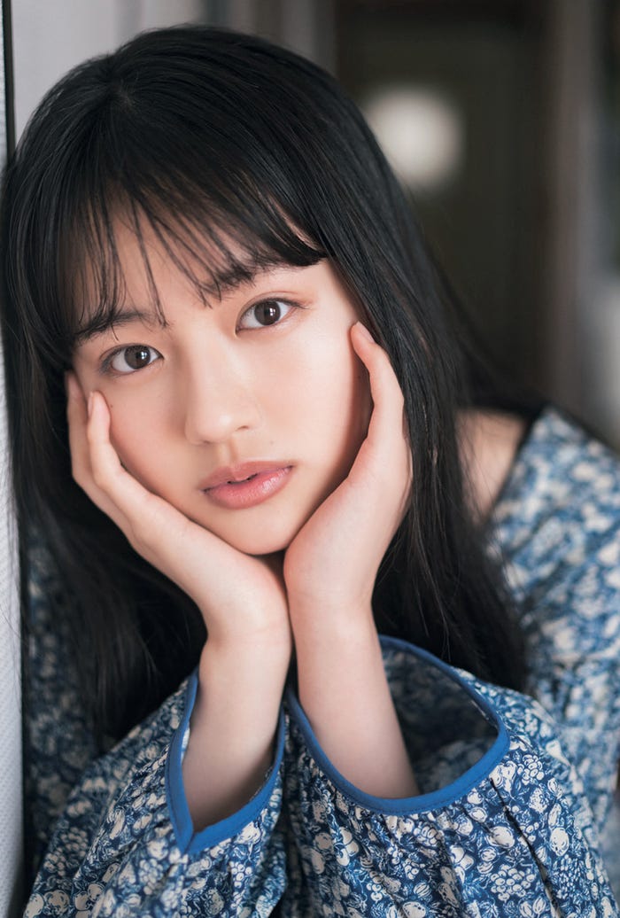 上坂樹里/「B.L.T.」6月号セブンネットショッピング購入 特典ポストカード(提供写真)