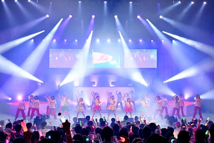 筑紫女学園高等学校ダンス部とLinQメンバー(提供写真)