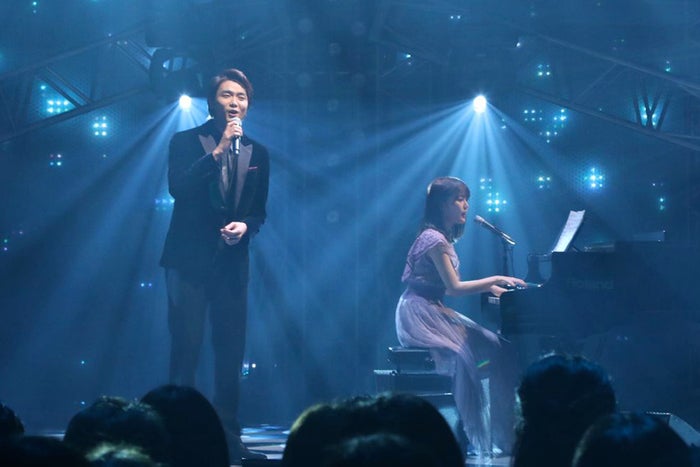 Yoshio Inoue, Erika Ikuta (C) Fuji TV