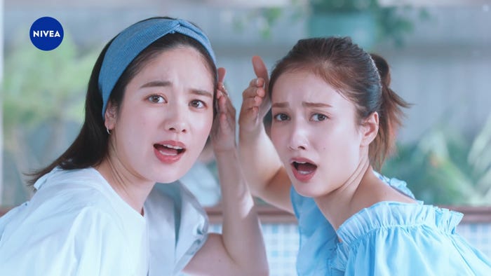 筧美和子、谷まりあ/WEBCMより(提供写真)