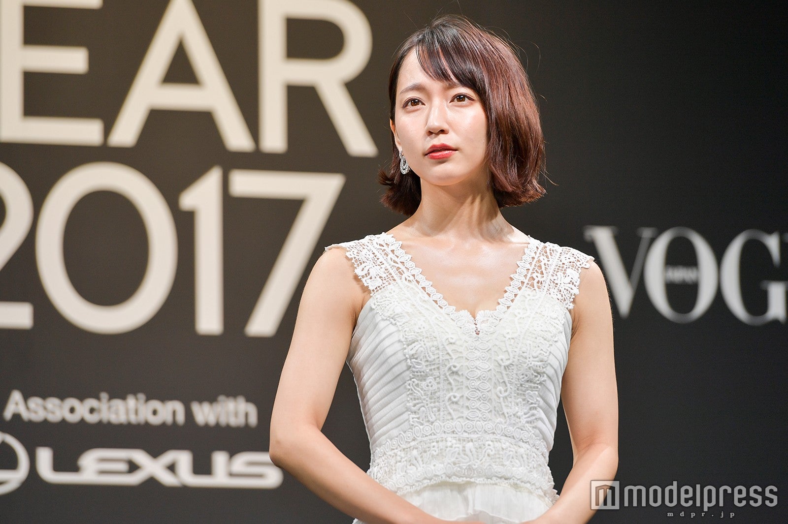 画像29 30 吉岡里帆、胸元大胆ドレスで登場 ブリリアン・ダイキのエスコートでレッドカーペットへ＜vogue Japan Women