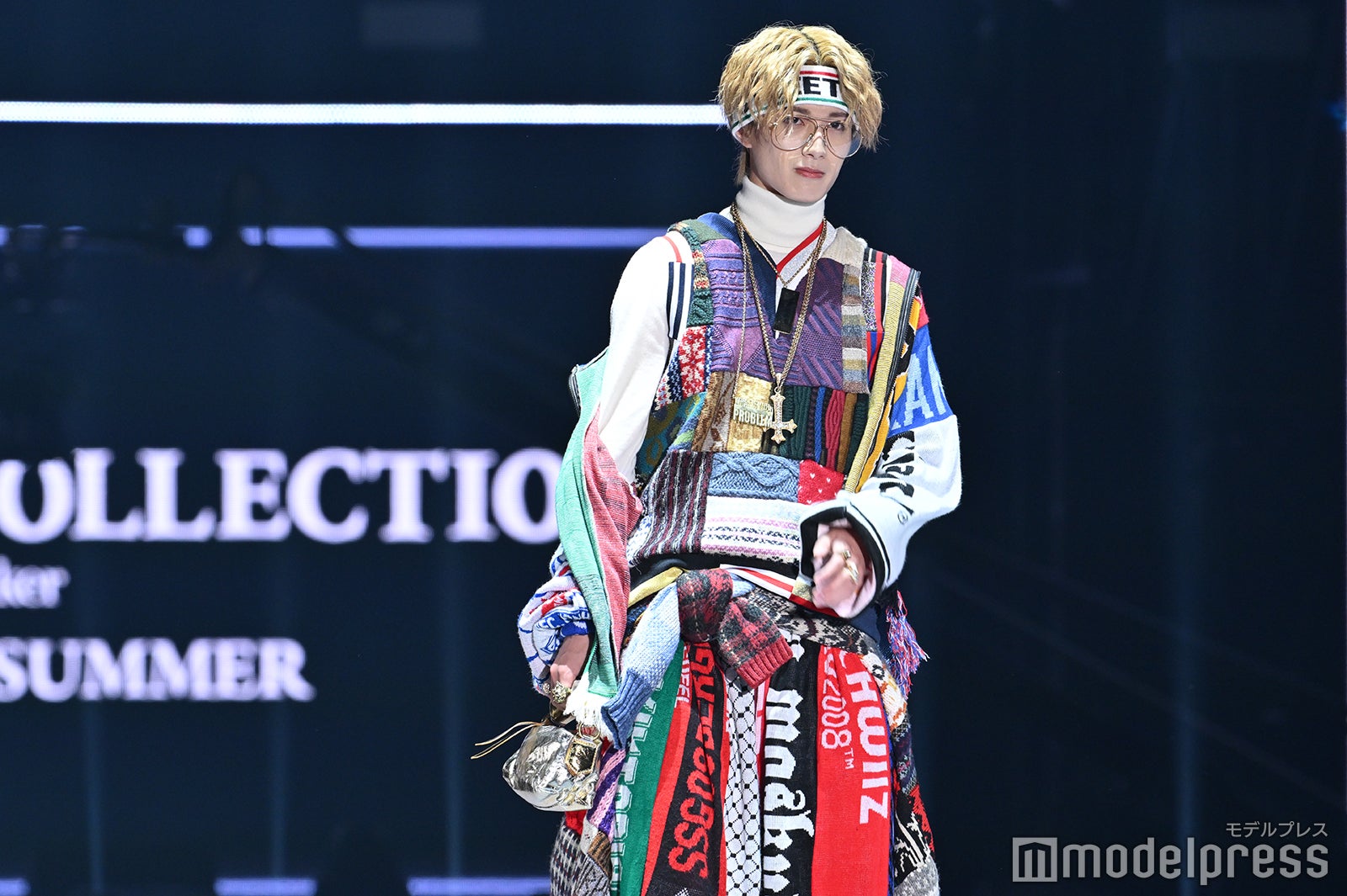 M!LK山中柔太朗、ヘアバンド×眼鏡で印象ガラリ【TGC2025S/S】