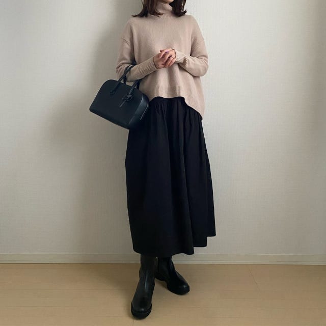 黒　ワンピース　コーデ　女子会
