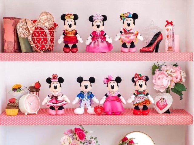 ぬいぐるみバッジ各2500円（下段真ん中の2種はセットで4800円）。高さは約21～23cm。販売は2022年2月14日から