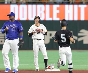 「胸アツすぎ」「カッコよすぎて涙」巨人・坂本勇人 好機で四球選んでほえる 仲間を鼓舞する珍しいシーンに反響 橋上監督代行「力を借りなきゃいけない」