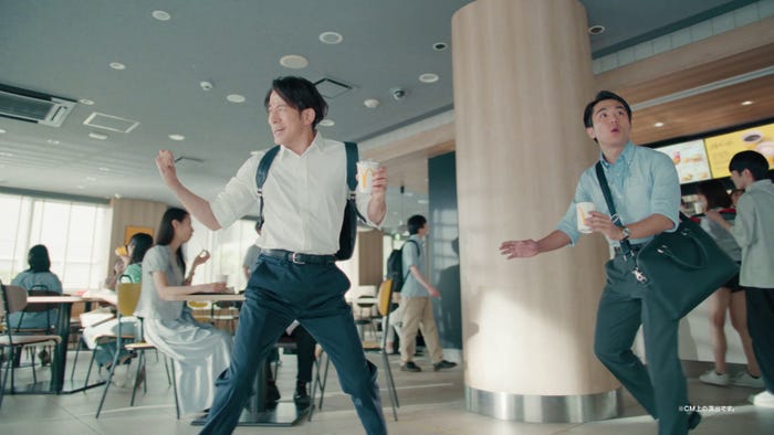 岡田准一/新CM「アイスのコーヒーのみにいこ!」篇より(提供写真)