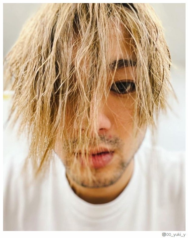 山田裕貴、“乱髪ヒゲ姿”公開に反響「ワイルド」「ドキッとした」