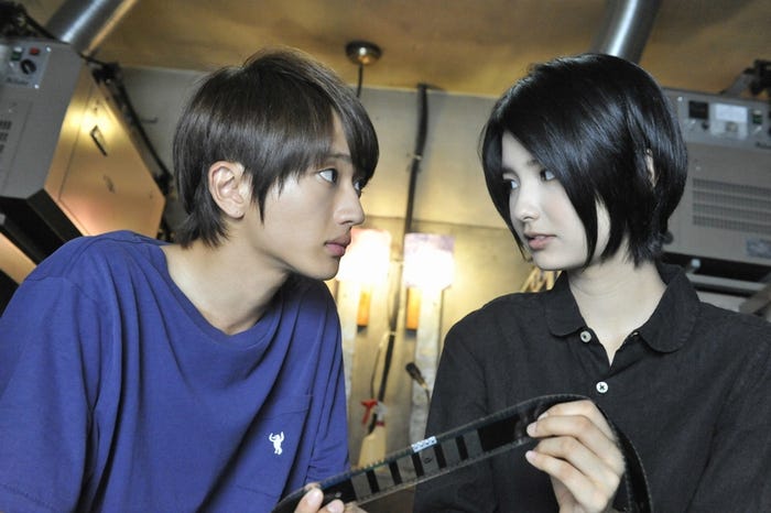 西島隆弘、三根梓/映画「シグナル~月曜日のルカ~」/(C)2012「シグナル」製作委員会