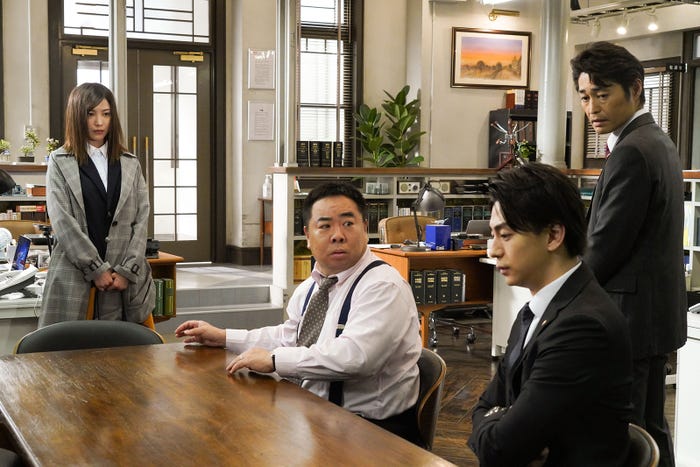吉高由里子、塚地武雅、三浦翔平、安田顕/「正義のセ」第1話より(C)日本テレビ