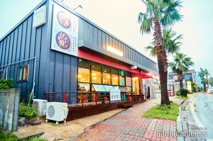 ハムドクチムの外観。店内は木目調のオシャレな雰囲気。（C）モデルプレス