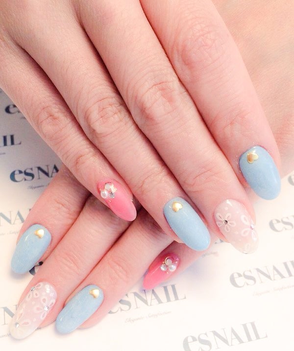 ライトデニムと組み合わせて甘さ控えめに（画像提供：esNAIL）