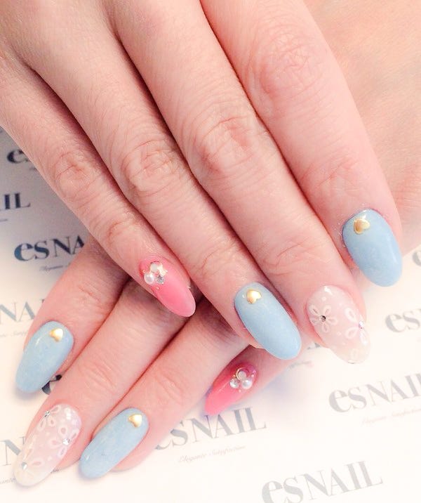 ライトデニムと組み合わせて甘さ控えめに(画像提供:esNAIL)