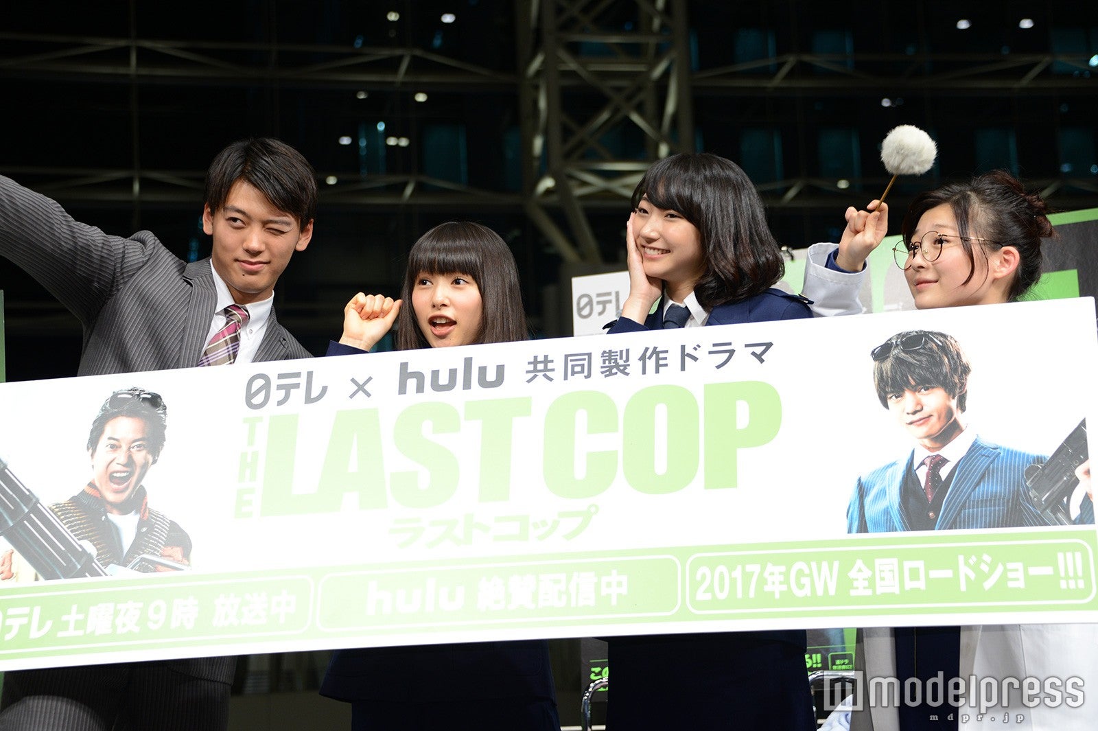 （左から）桜井日奈子、竹内涼真、伊藤沙莉、武田玲奈（C）モデルプレス