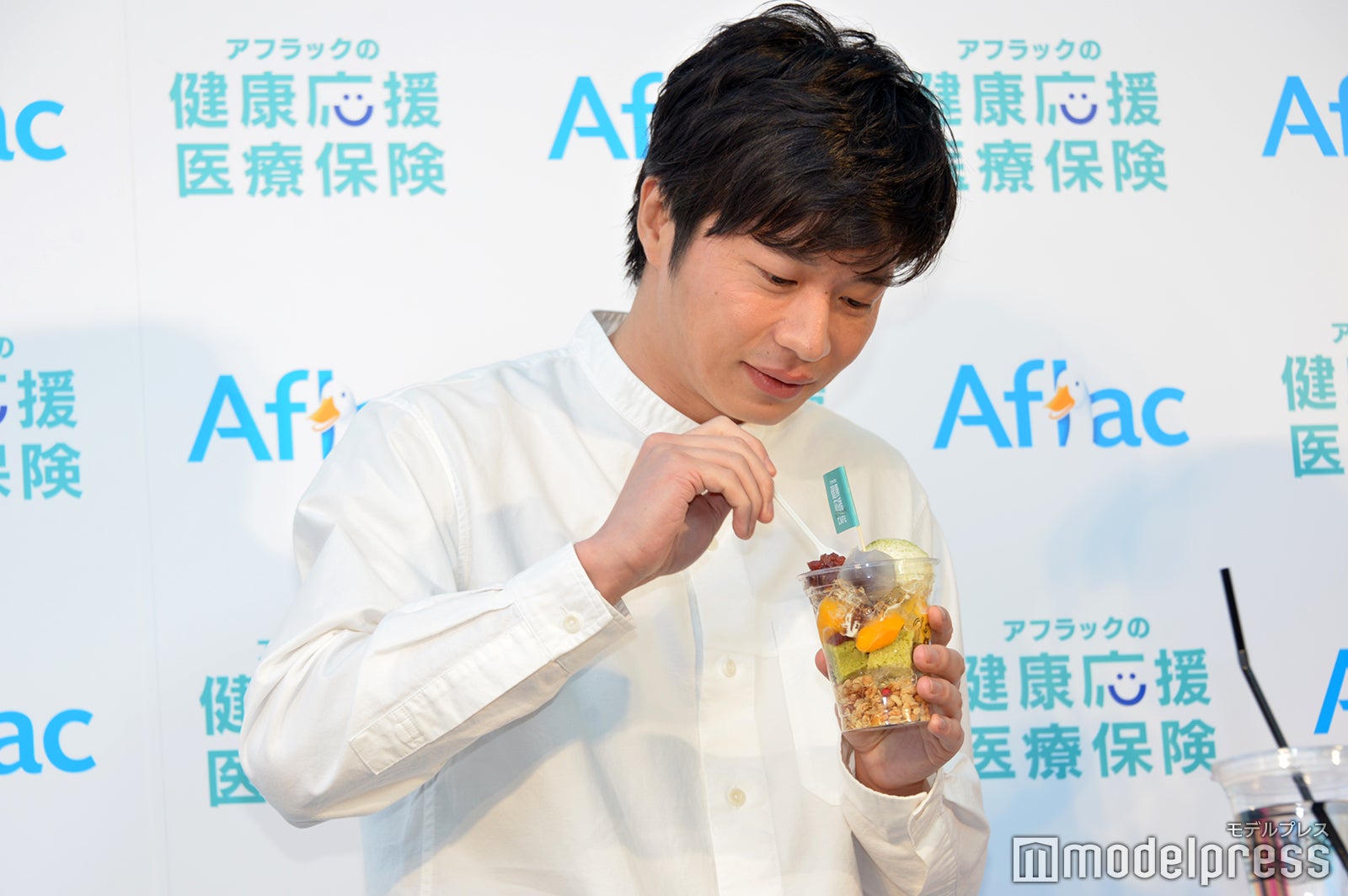 激苦健康卵豆腐の後にはスイーツを堪能する田中圭（C）モデルプレス