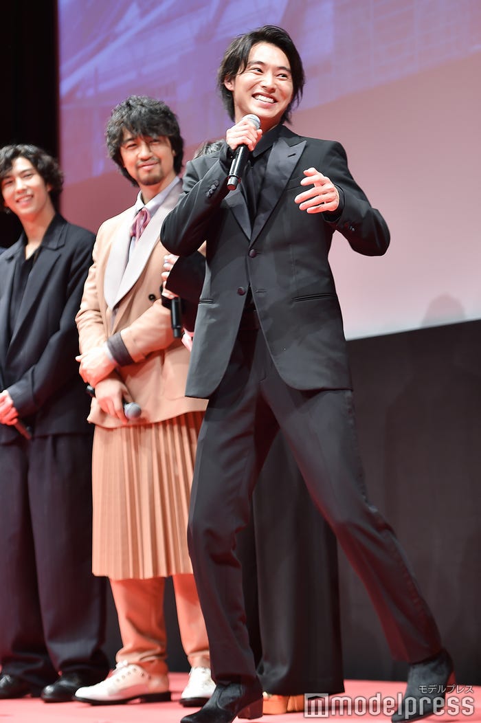 ステップが出来て嬉しそうな山崎賢人 (C)モデルプレス