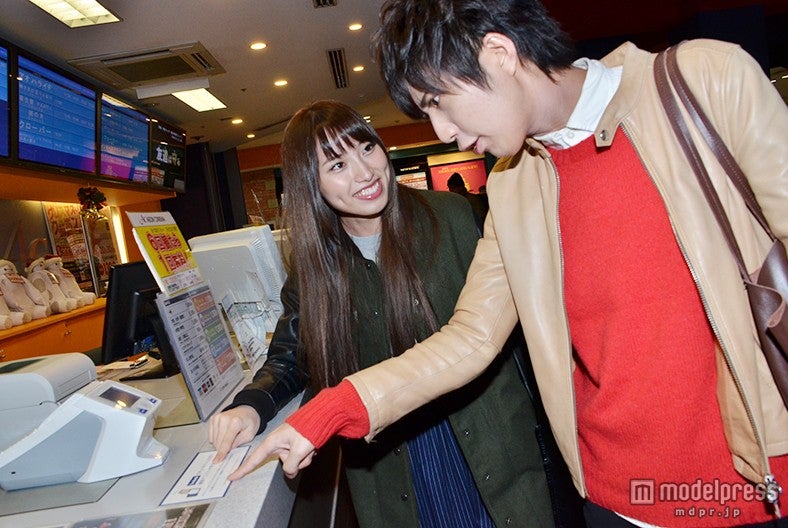 カウンターですぐに2人が見つけたものとは…