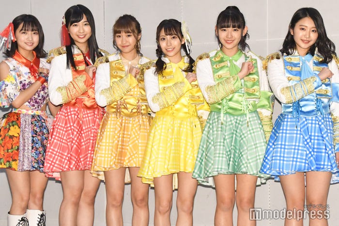 (左から)溝手るか、渡邉ひかる、宮崎理奈、浅川梨奈、内村莉彩(C)モデルプレス