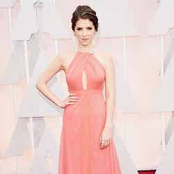 ピンクドレスでレッドカーペットに登場したアナ・ケンドリック／photo：Getty Images【モデルプレス】