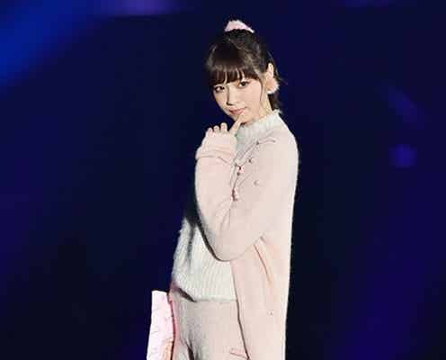 乃木坂46西野七瀬、キュートな微笑みで観客を虜に ガーリーファッションで登場<TGC北九州2015>