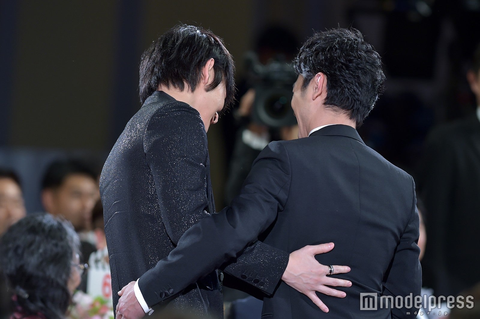 妻夫木聡＆綾野剛（C）モデルプレス