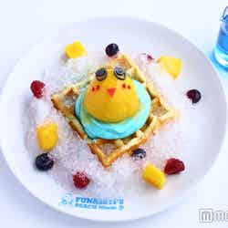 ふなっしーがワッフルで漂流したかき氷税込1,300円/画像提供:「ふなっしーBeach house」広報事務局