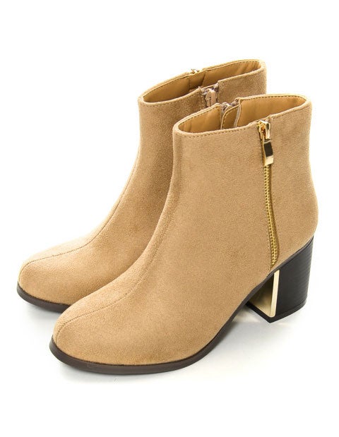 デザインヒールフェイクスエードショートブーツ「Re:EDIT by GALSTAR」5,298円（税込）／画像提供：Re:EDIT by GALSTAR