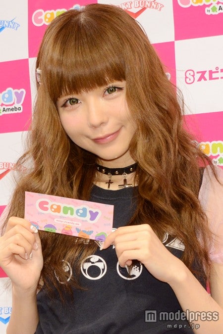 スピンズCandy支店1日店長に就任した益若つばさ