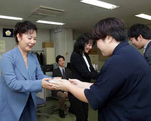 名取裕子・大東駿介・小野塚勇人ら、報道陣に小籠包を振る舞う<特命刑事 カクホの女2>