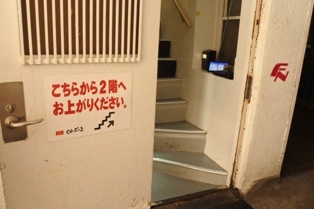 くれおーるお店横通路